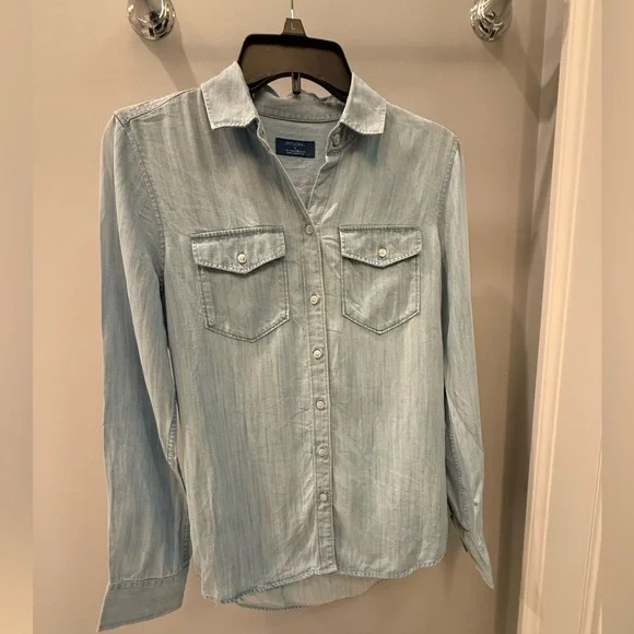 Women’s Untuckit Shirt - Picture 2 of 7